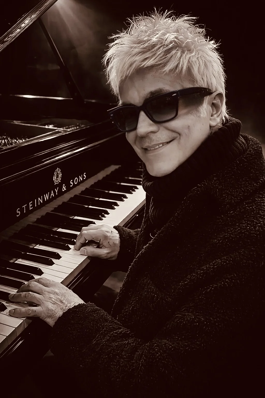 Ritratto di Marcello Cirillo al pianoforte Steinway